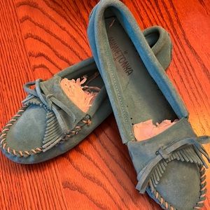 Minnetonka Turquoise Kilty Moccasins 402S Leather Blue Hard Sole Slip On Shoes